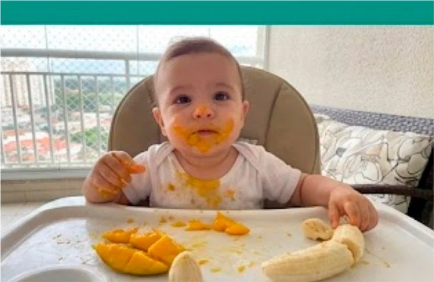 Teo, que antes rejeitava alimentos, agora est&aacute; mais interessados em explorar e experimentar.