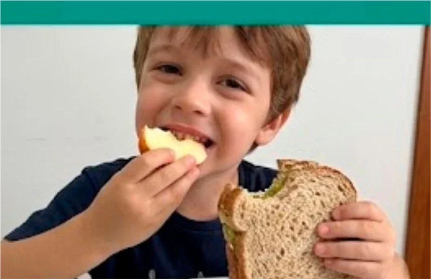 Provar alimentos novos virou parte da rotina do Jo&atilde;o. E ela t&aacute; adorando!